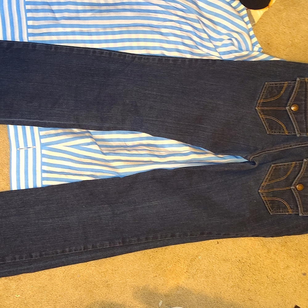 A bundle of name brand nice clothes for 40 , great quality clothes also feel me.